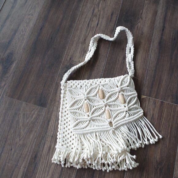 Beautiful Cream  Macrame Ladies Purse Handmade - Picture 1 of 7